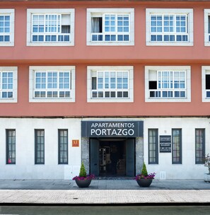 Front of property - Apartamentos Portazgo (A Coruña)
