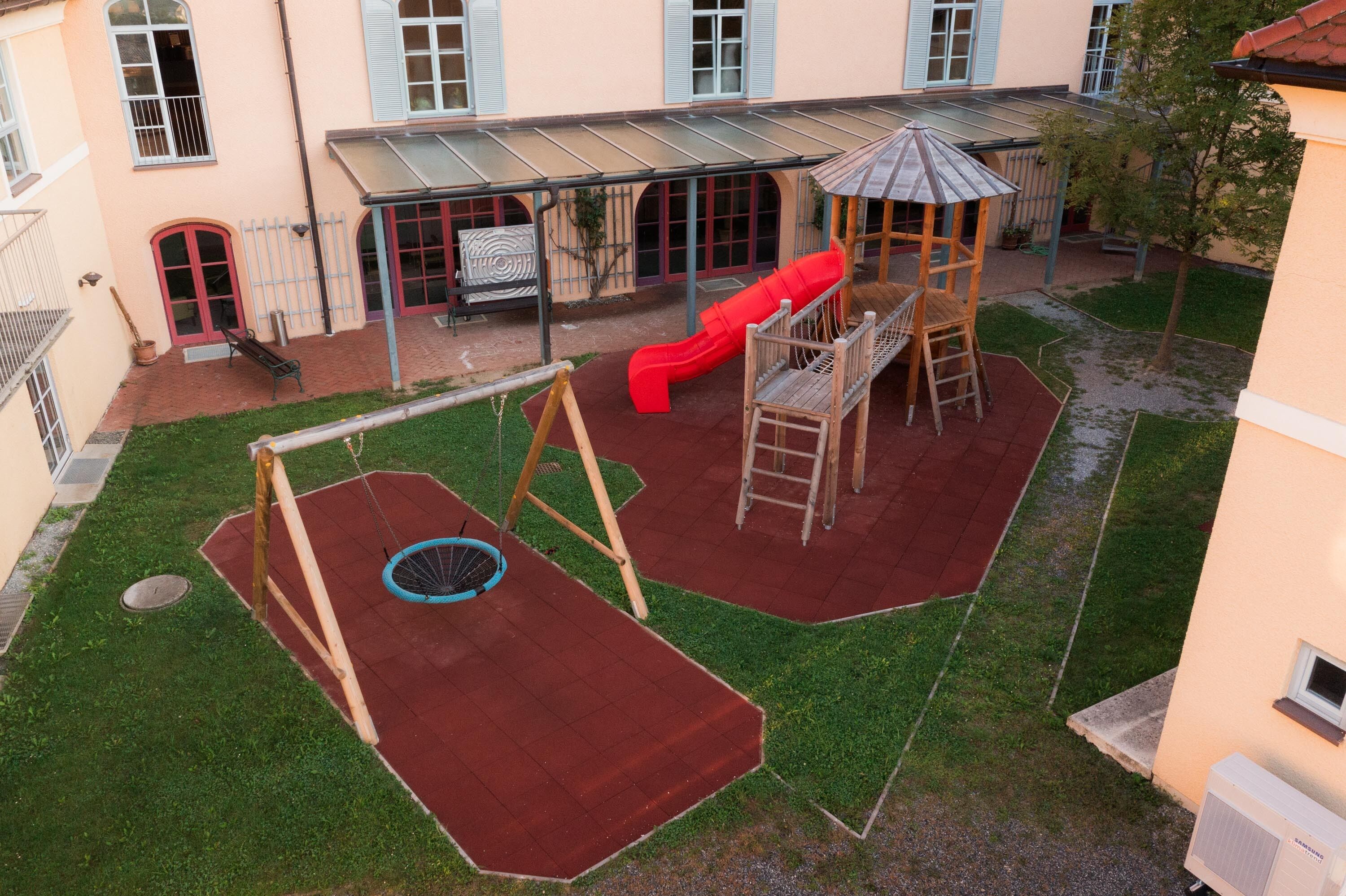 children’s play area – outdoor