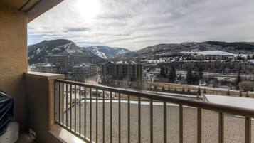 Quang cảnh ban công