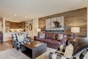Living area - The Seasons at Avon (Avon)