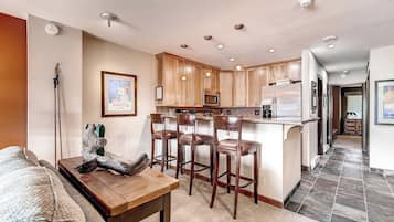 Premium Condo, 1 Bedroom | Shared kitchen | Fridge, microwave, oven, stovetop