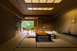 Japanese style room | Down comforters, minibar, in-room safe, free WiFi