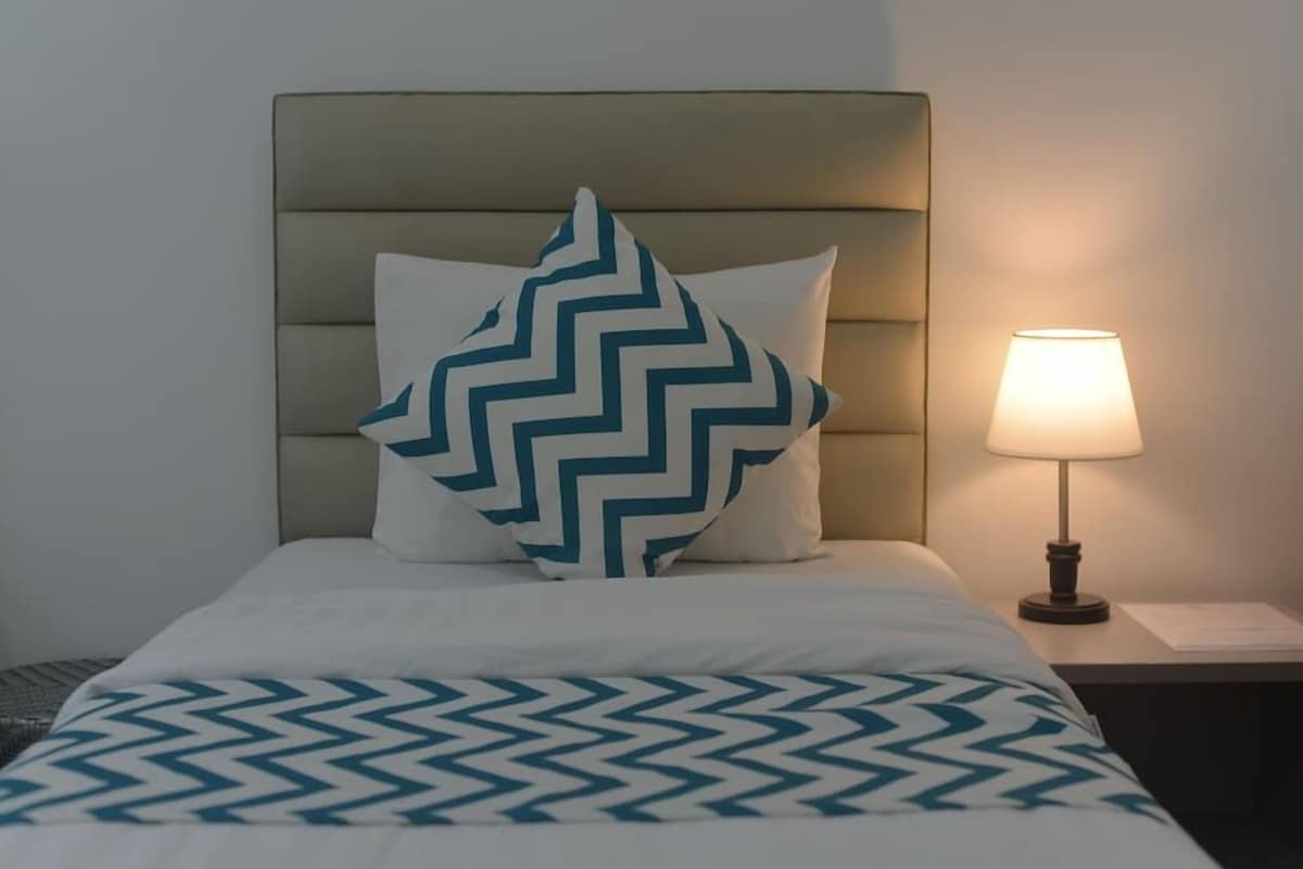 Coffres-forts dans les chambres, bureau, Wi-Fi gratuit, draps fournis