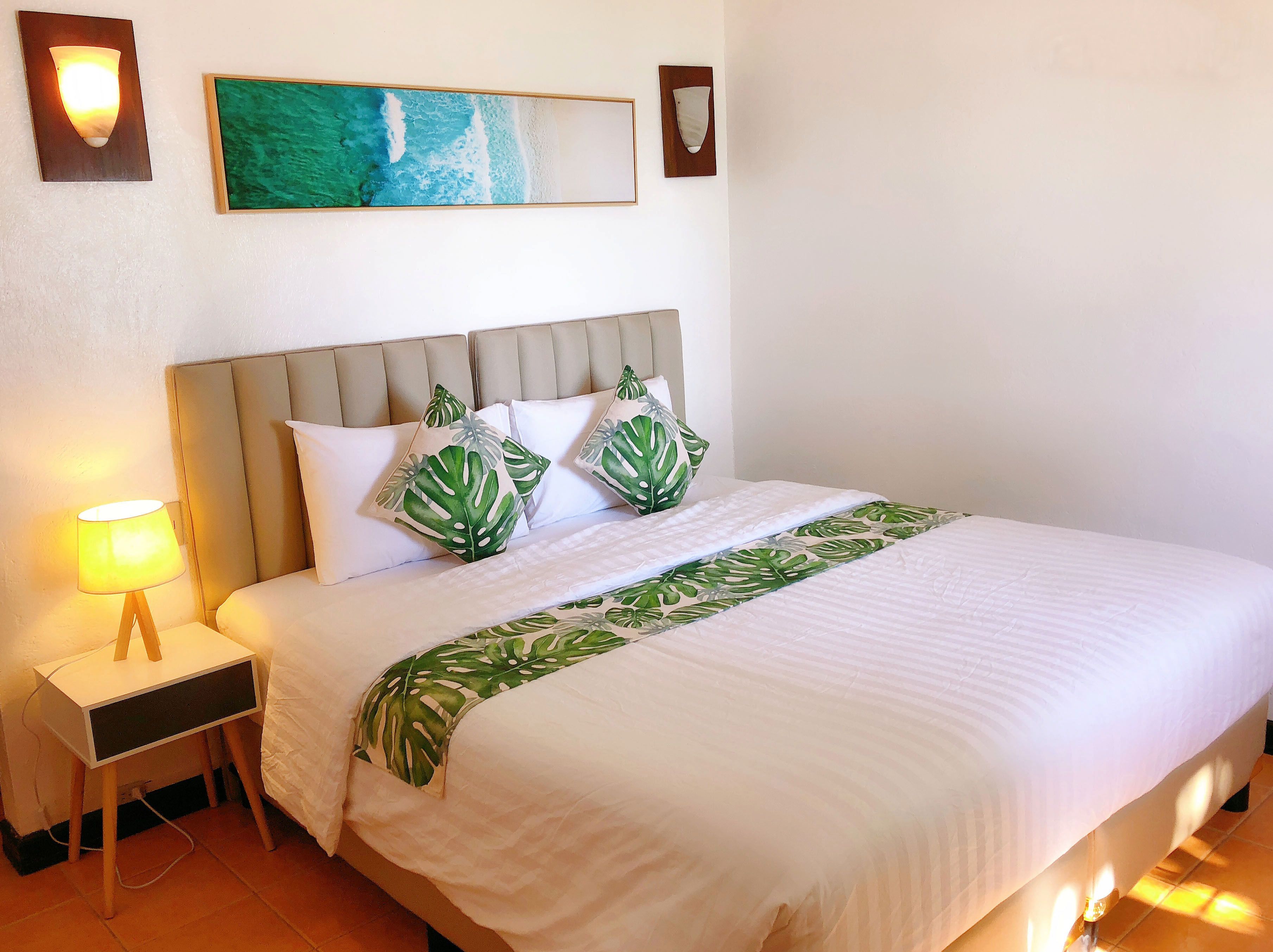 Quarto luxo, vista para o mar | Cofres nos quartos, escrivaninha, Wi-Fi de cortesia, roupa de cama