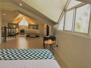 Living room - Grand Blue Beach Hotel (Boracay Island)