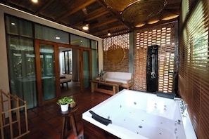 Jacuzzi Suite | Private spa tub