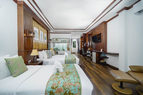 Deluxe Triple Room | Minibar, blackout drapes, iron/ironing board, free WiFi