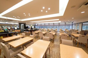 Frukostbuffé varje dag (JPY 1980 per person)