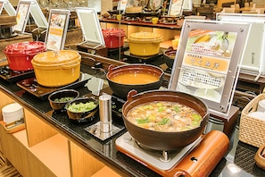 Desayuno buffet (JPY 1980 por persona)