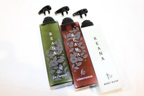 Combined shower/tub, free toiletries, hair dryer, slippers - Hotel Hokke Club Fukuoka (Fukuoka)