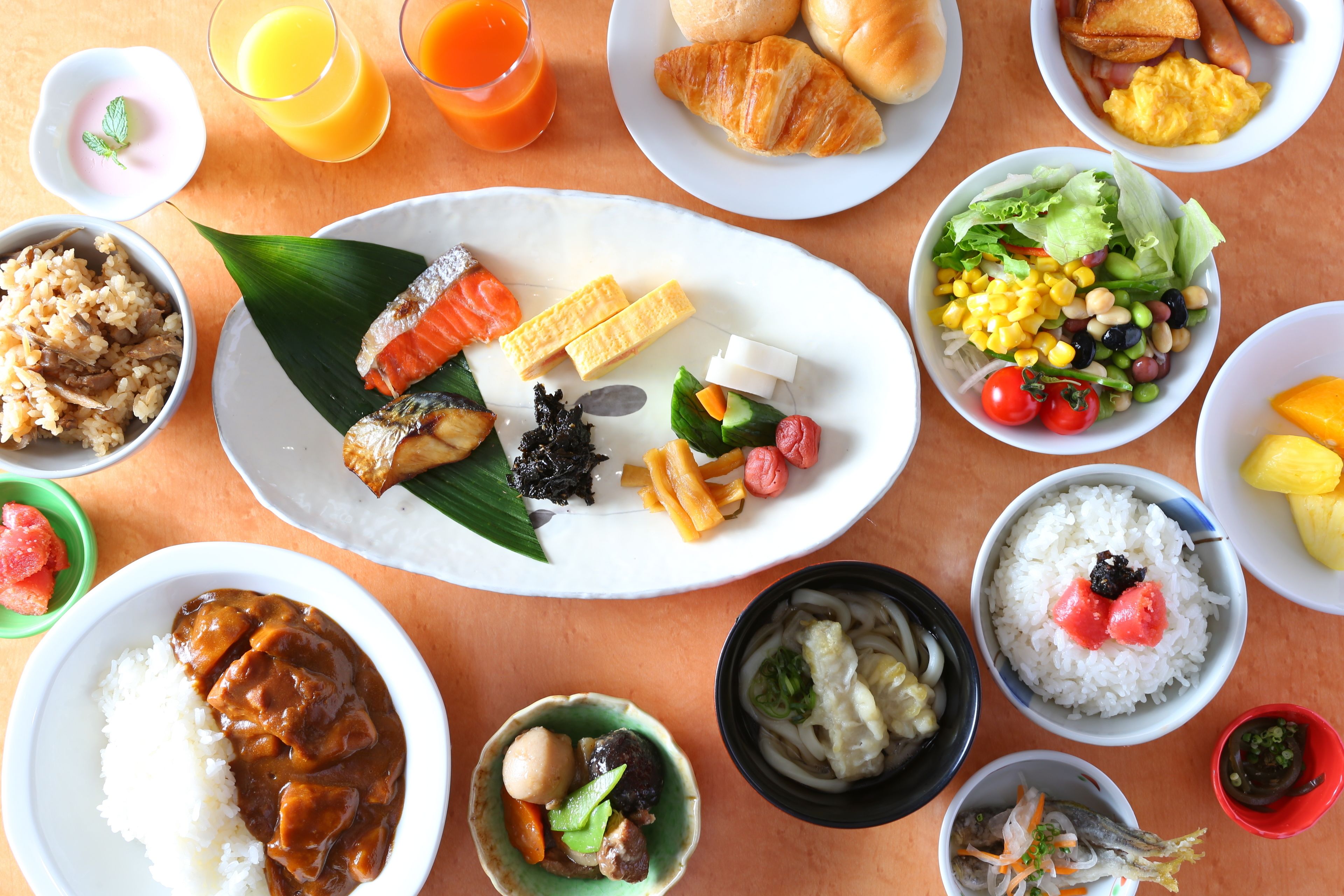Daily buffet breakfast (JPY 1980 per person)