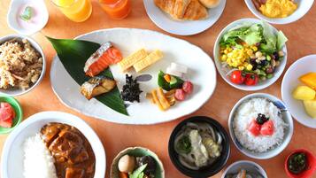 Daily buffet breakfast (JPY 1980 per person)