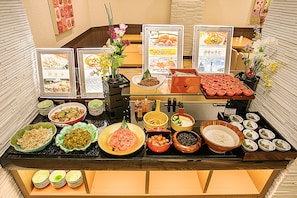 Daily buffet breakfast (JPY 1980 per person)