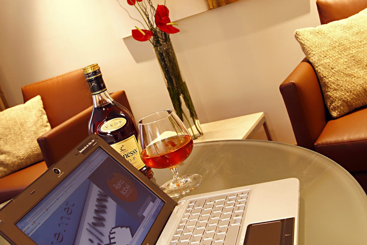 1 yatak odası, kaliteli yatak takımı, kuştüyü yorgan, odada kasa