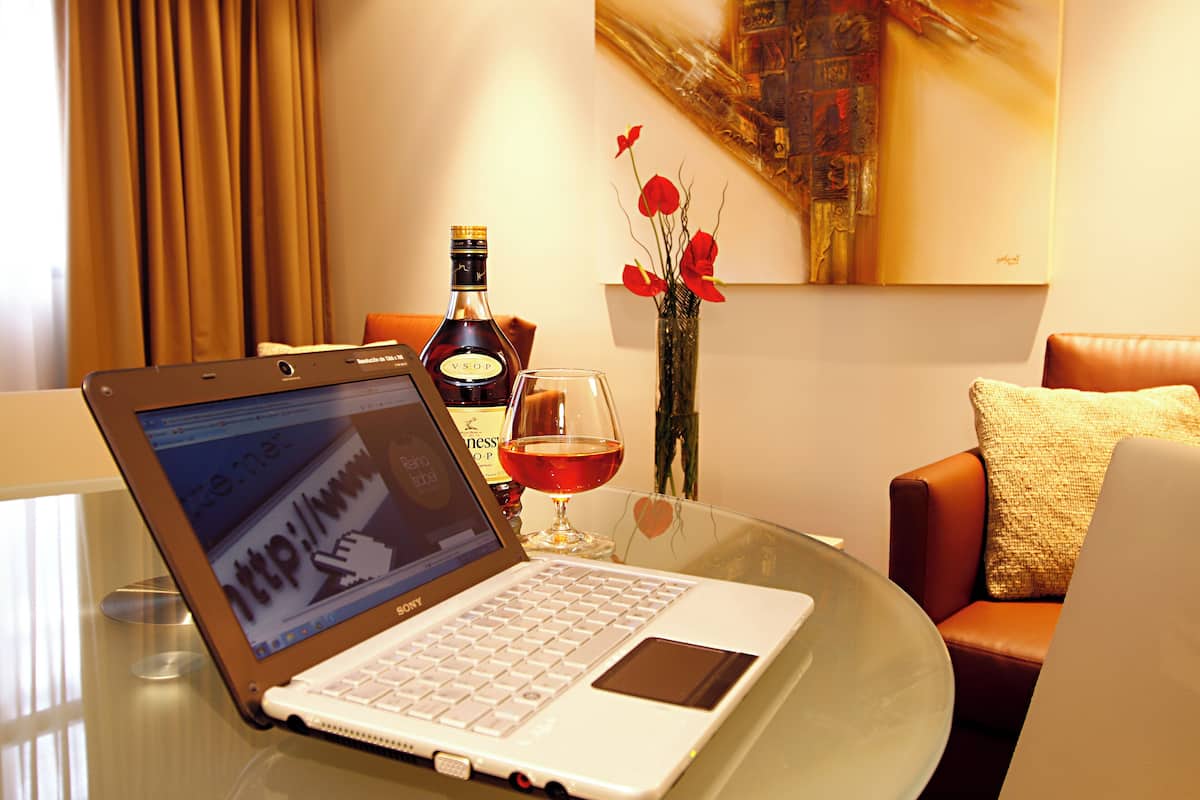 1 yatak odası, kaliteli yatak takımı, kuştüyü yorgan, odada kasa