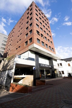 Exterior - Hotel Reina Isabel (Quito)