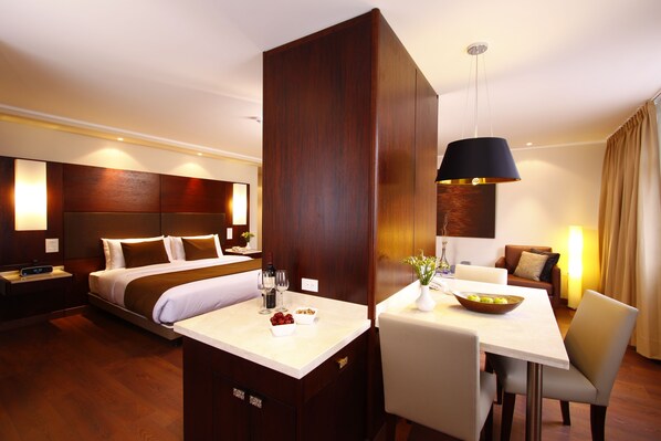 Premier Room | 1 bedroom, premium bedding, down comforters, in-room safe