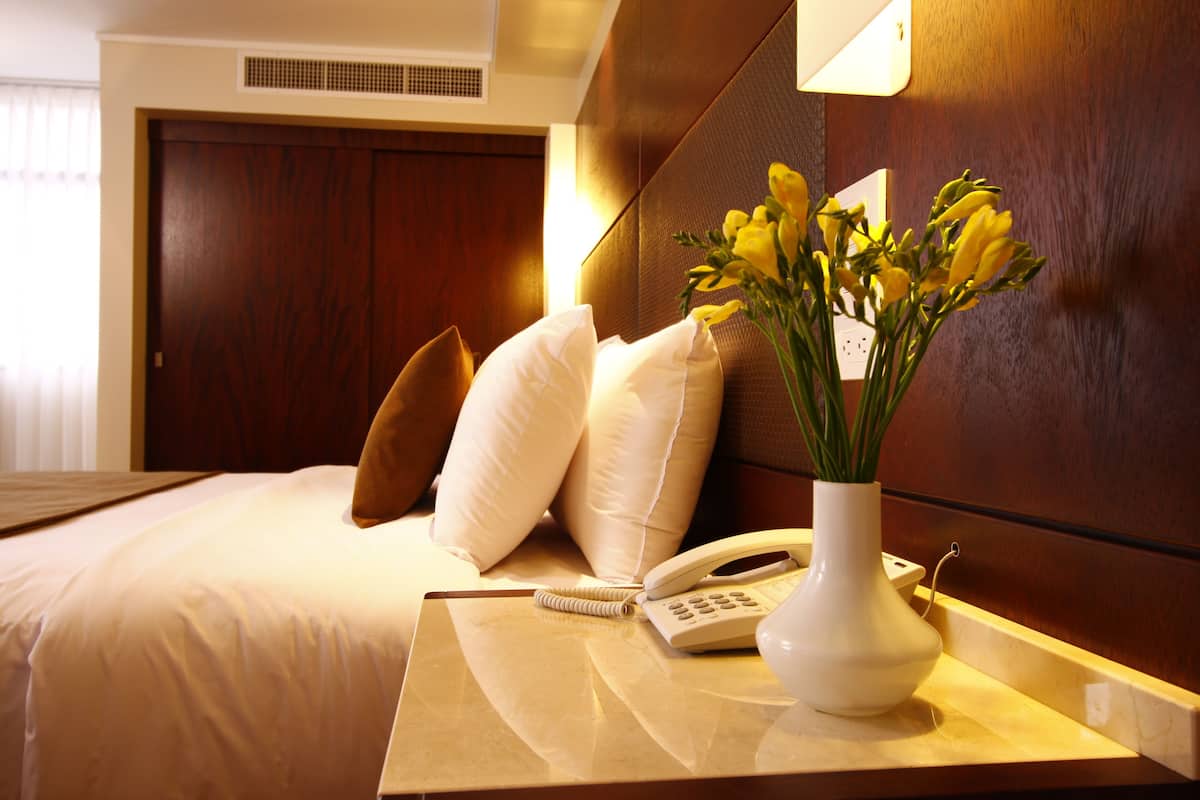 1 bedroom, premium bedding, down comforters, in-room safe