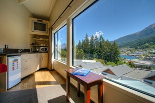 Executive Suite | Private kitchen | Fridge, microwave, coffee/tea maker, electric kettle