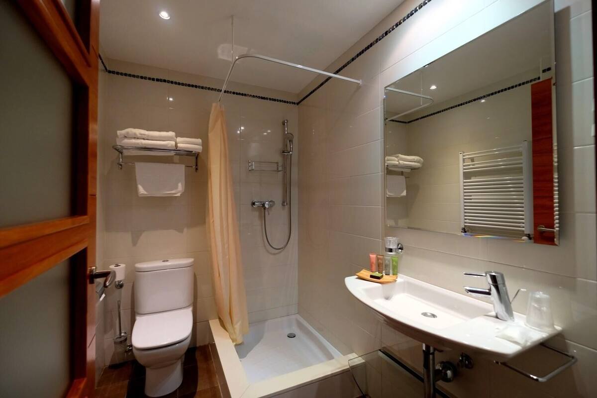 designer toiletries, hair dryer, towels