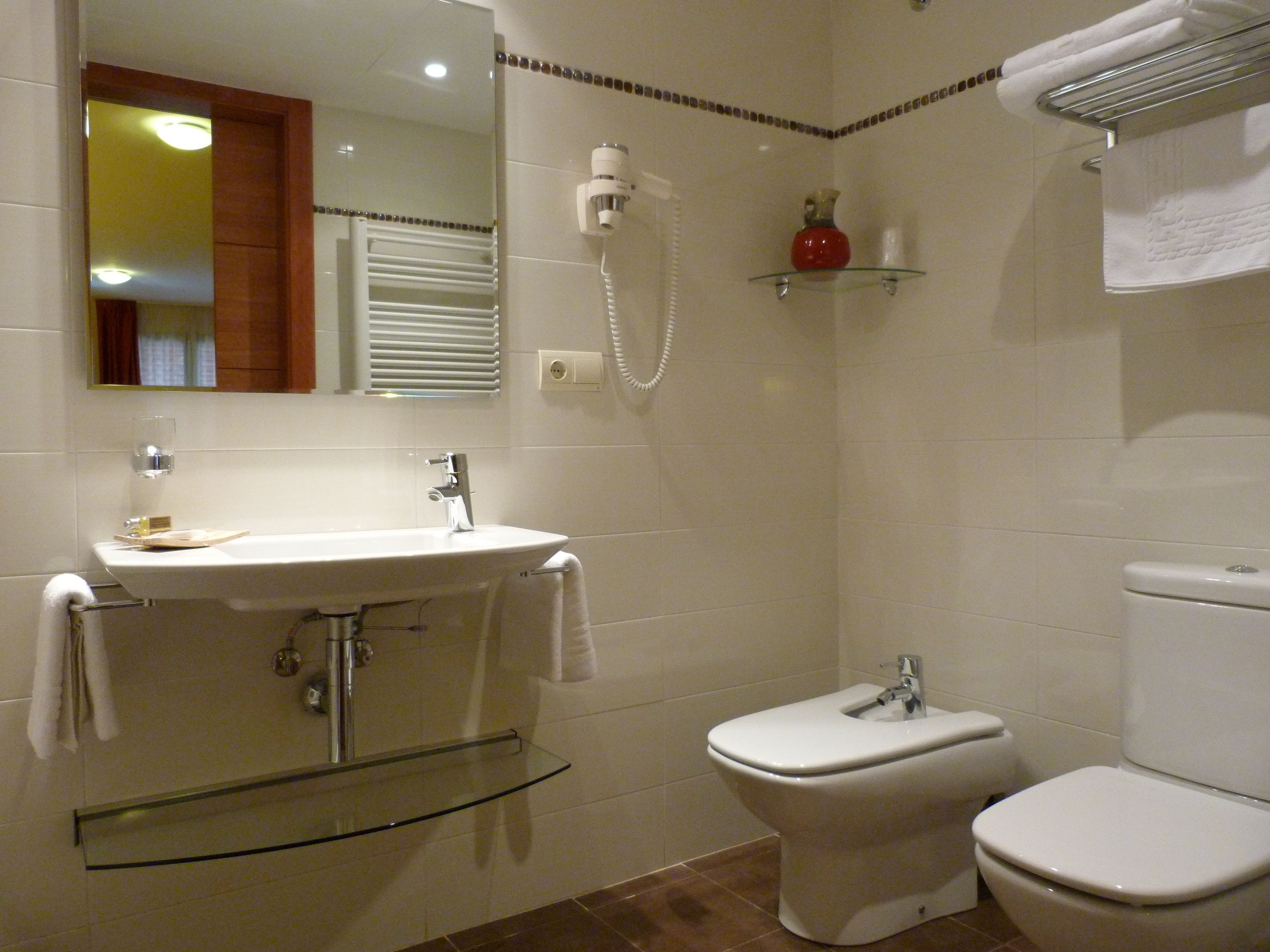 designer toiletries, hair dryer, towels