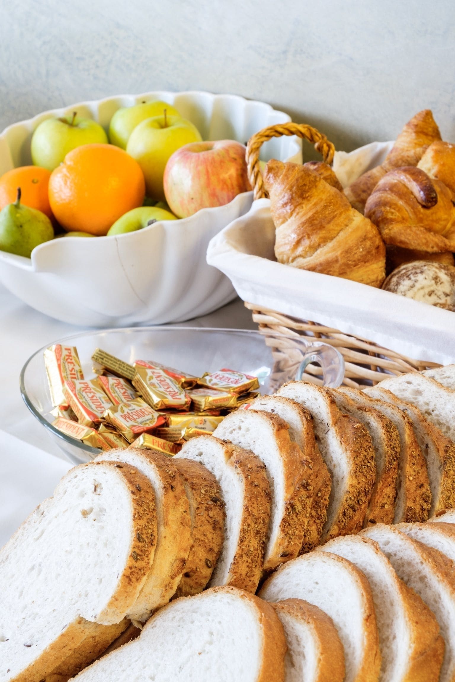 daily full breakfast (eur 10.00 per person)