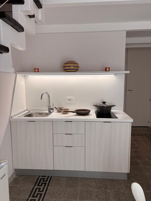 Luxury Studio, 1 Double Bed with Sofa bed, Kitchenette | Private kitchenette | Mini-fridge, microwave, coffee/tea maker, electric kettle