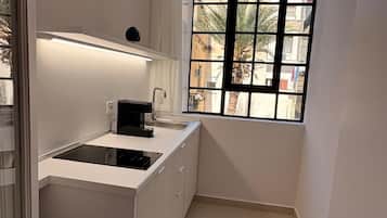 Phòng Tiêu chuẩn, phòng tắm riêng | Bếp nhỏ riêng | Tủ lạnh nhỏ, lò vi sóng, dụng cụ pha cà phê/trà, ấm điện