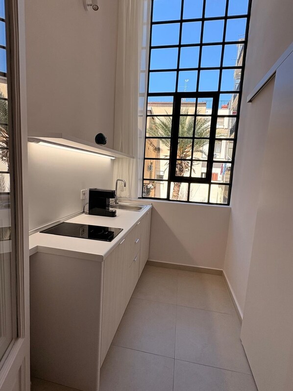 Standard Room, Private Bathroom | Private kitchenette