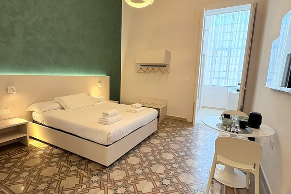 Suite monolocale Comfort, 1 letto matrimoniale con divano letto, angolo cottura | Minibar, una scrivania, Wi-Fi gratuito, lenzuola
