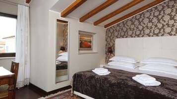 Minibar, in-room safe, individually decorated, individually furnished