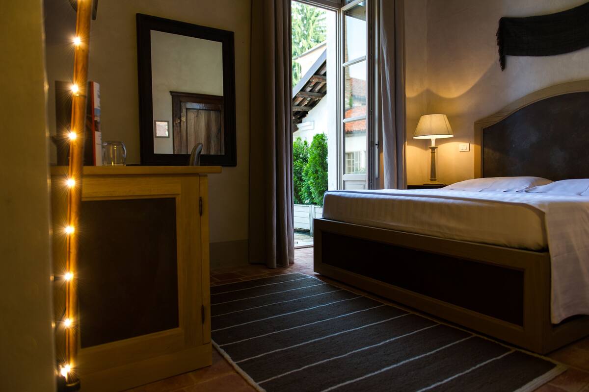 Superior Double Room | Premium bedding, in-room safe, desk, blackout drapes