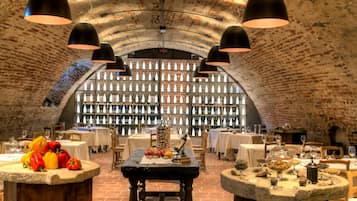 Se sirven cenas y cocina local