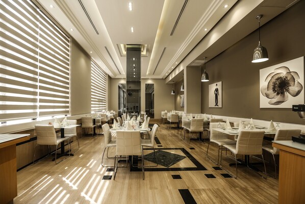 Daily full breakfast (JOD 5 per person)