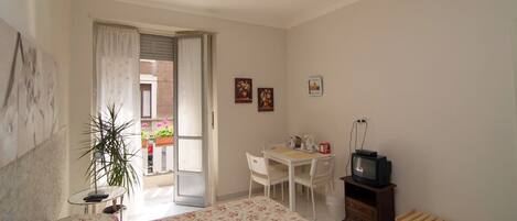 Desk, free rollaway beds, free WiFi