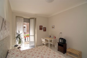 Skrivebord, ekstrasenger (inkludert) og wi-fi (inkludert)