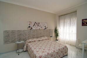 Desk, free rollaway beds, free WiFi - B&B Principe Tommaso (Turin)