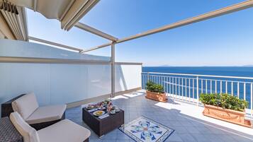 Camera doppia, 1 letto matrimoniale, terrazzo, vista mare | Terrazza/patio