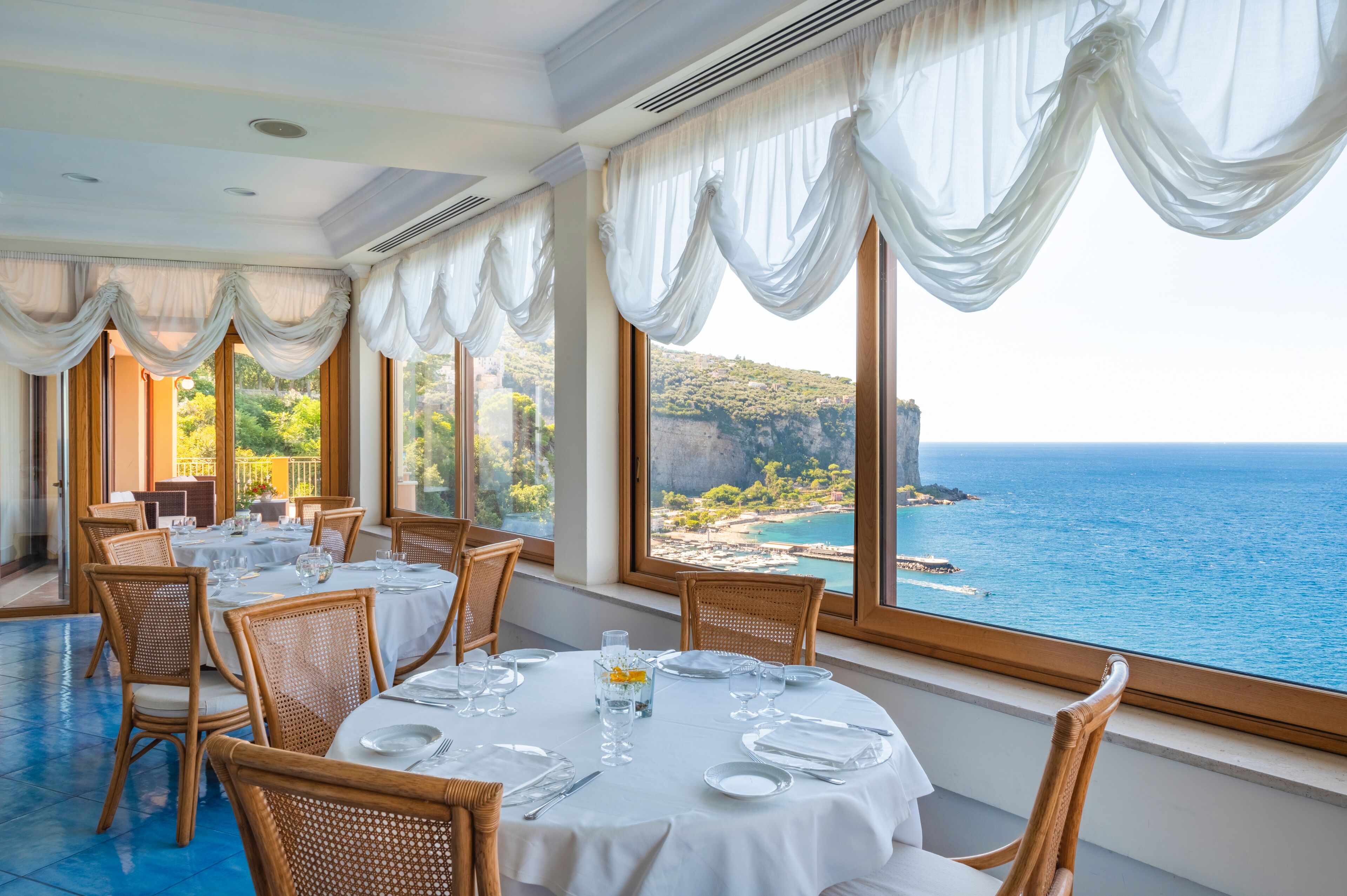 Italian cuisine, sea views 