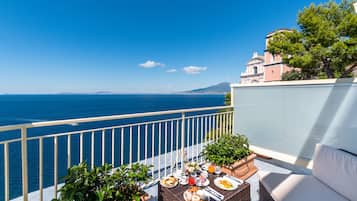 Double Room, 1 Double Bed, Terrace, Sea View | Minibar, in-room safe, desk