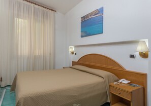 Economy-Doppelzimmer, 1 Doppelbett | Minibar, Zimmersafe, Schreibtisch