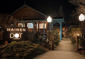 Façade de l’hébergement - soirée/nuit