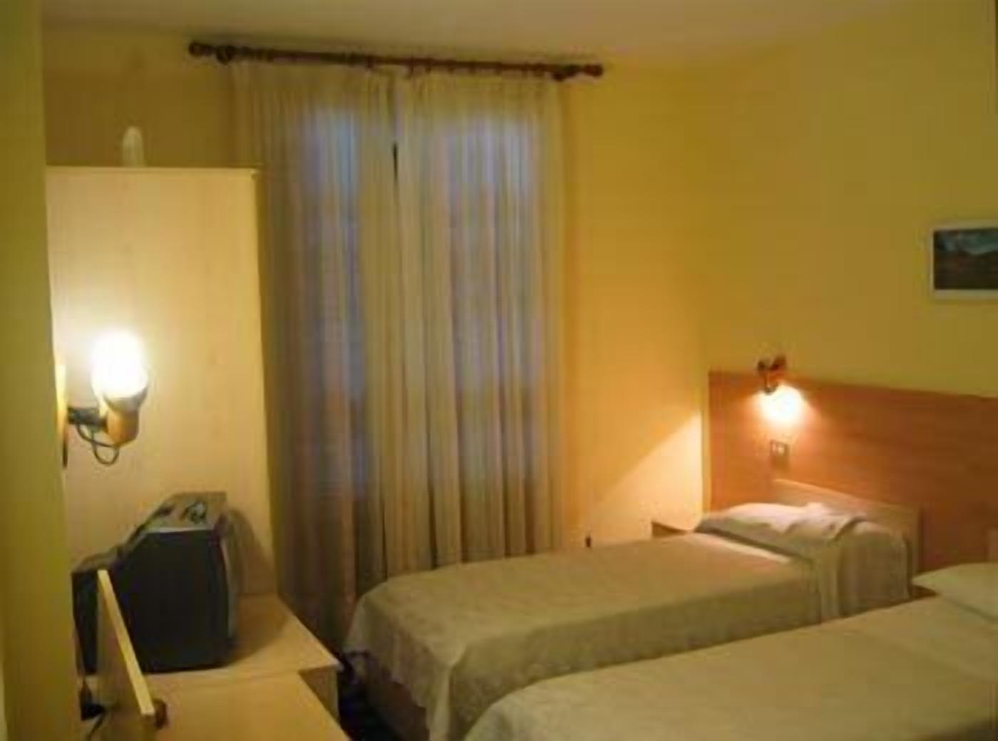 1 bedroom, desk, laptop workspace, free wifi