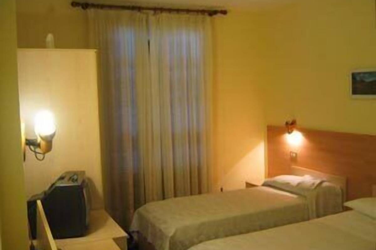 1 bedroom, desk, laptop workspace, free wifi