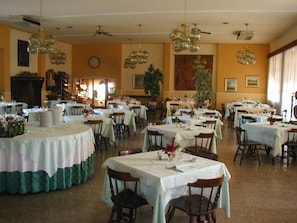 Dining - Hotel Quo Vadis (None)