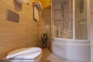 Suite | Bathroom