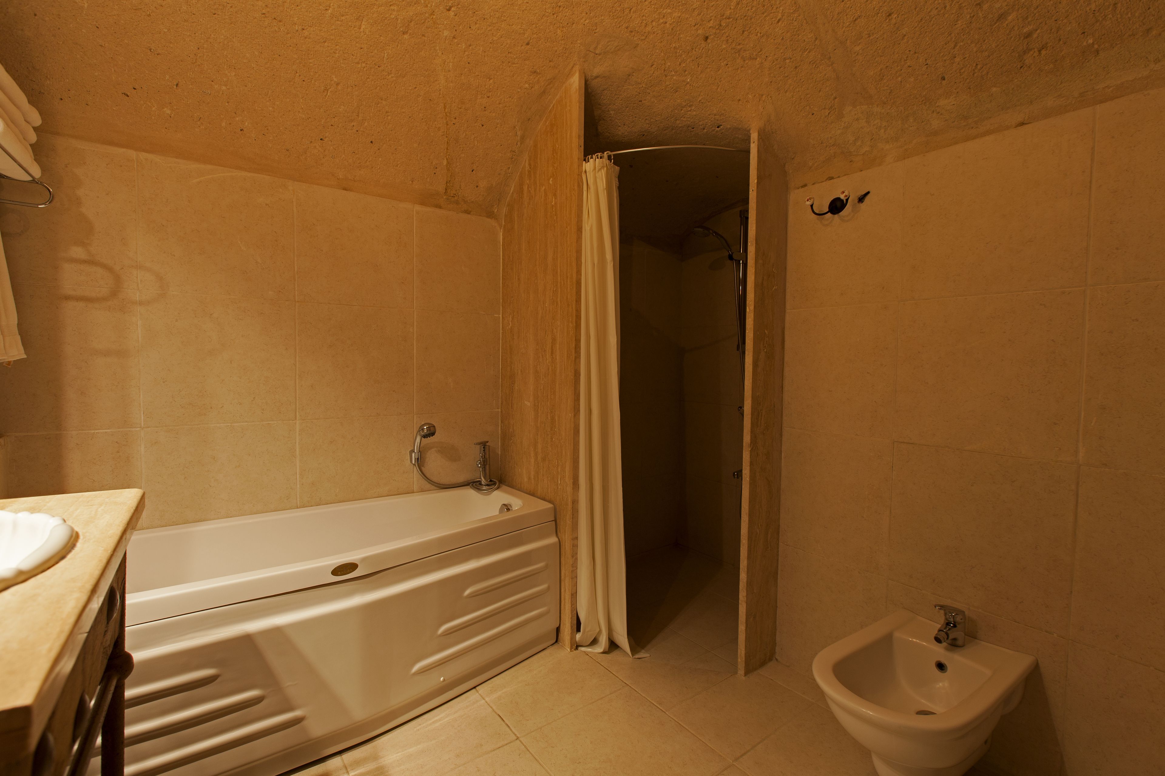 suite | bathroom shower