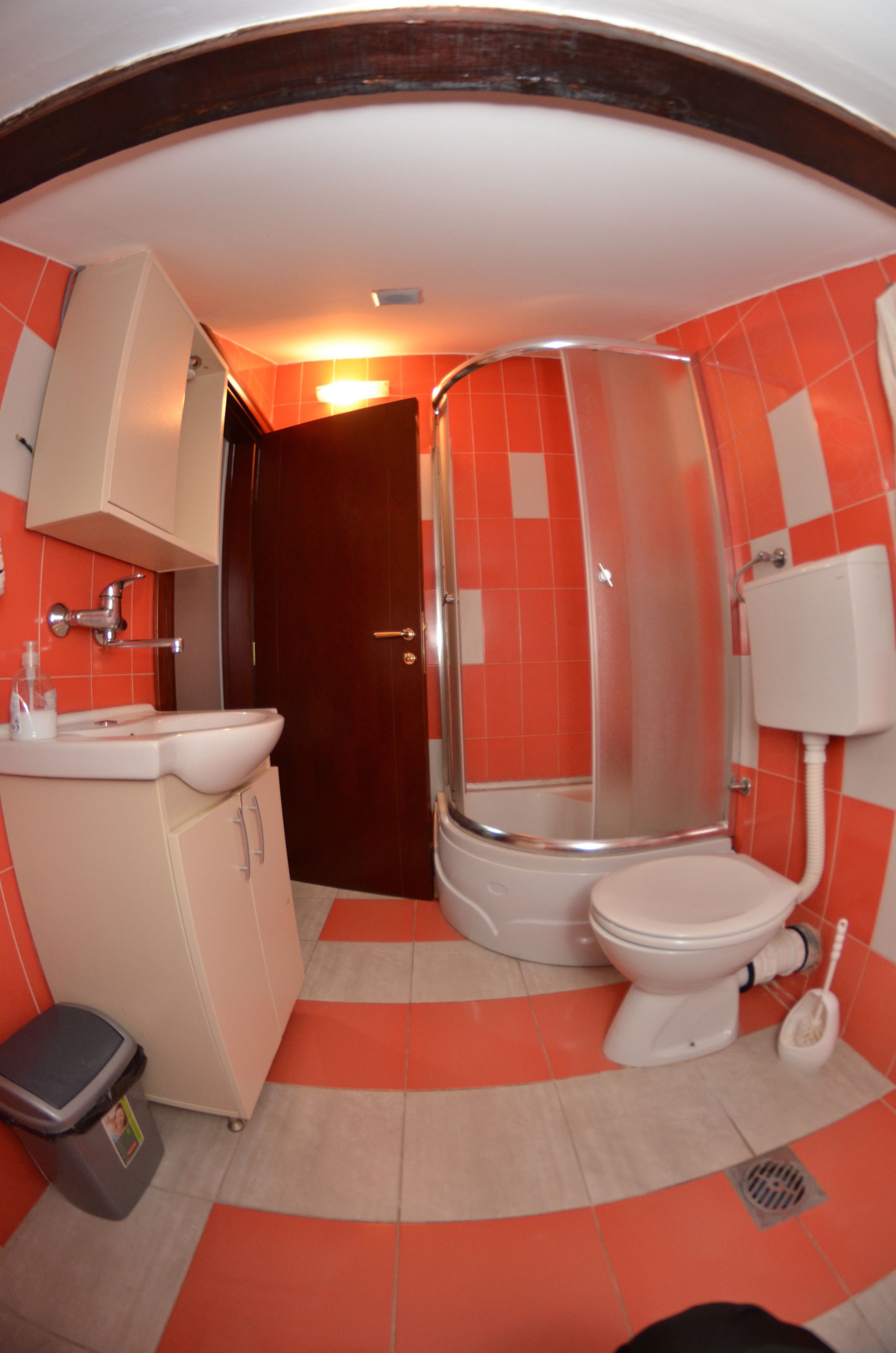 1 bedroom, egyptian cotton sheets, desk, blackout curtains