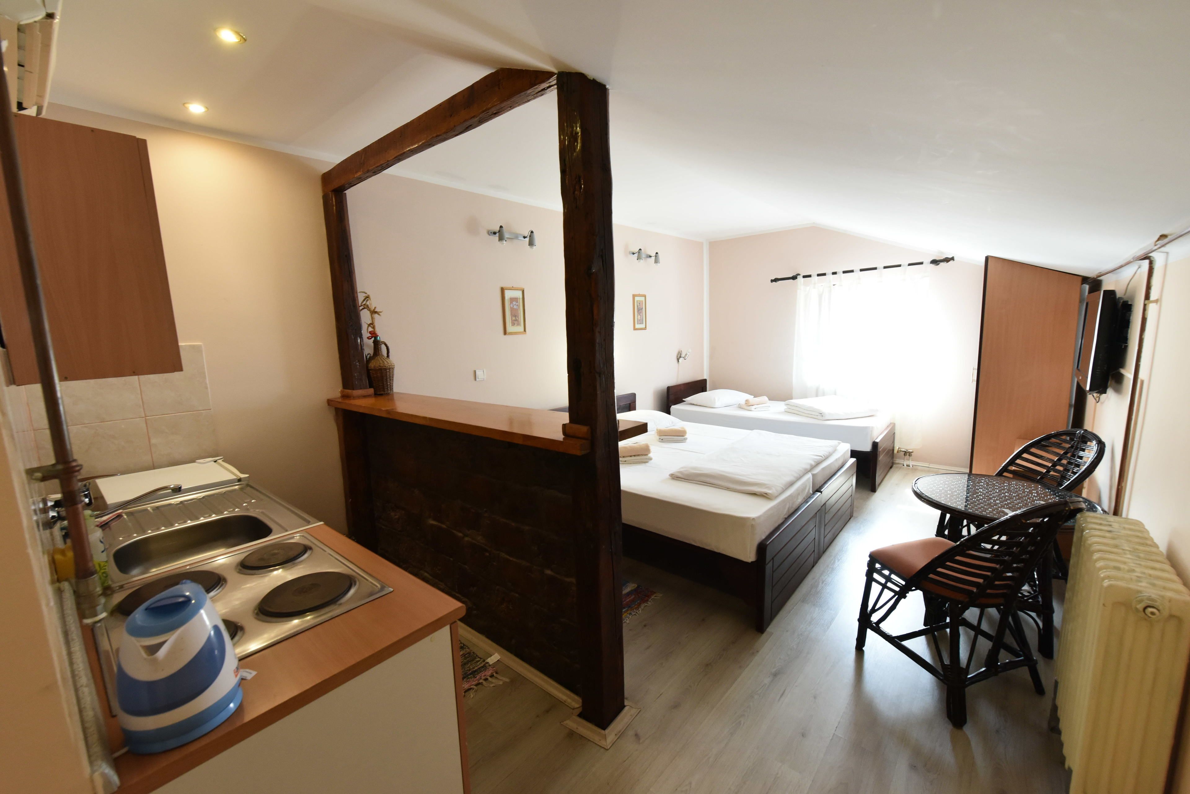 Suite estudio Confort | Sábanas de algodón egipcio, escritorio, cortinas opacas