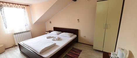 Standardværelse - 1 dobbeltseng | Egyptiske bomuldslagner, skrivebord, mørklægningsgardiner, lydisolering